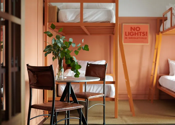 Hotel The Collection Wrigleyville 4*