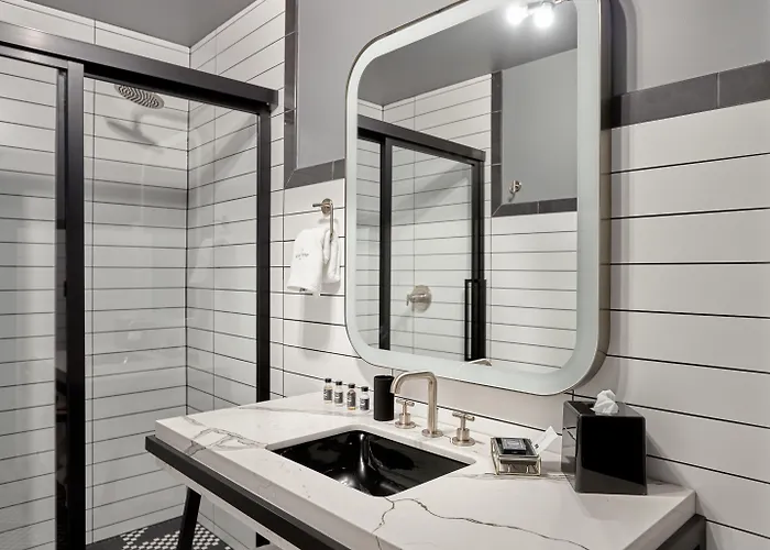 Hotel The Collection Wrigleyville 4*