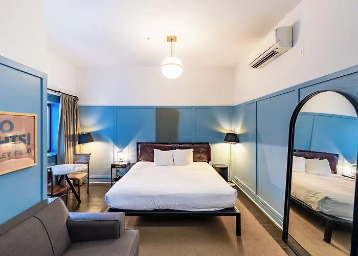 Hotel The Collection Wrigleyville 4*