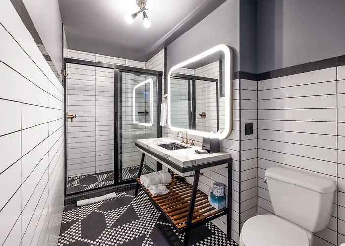 The Collection Wrigleyville 4*
