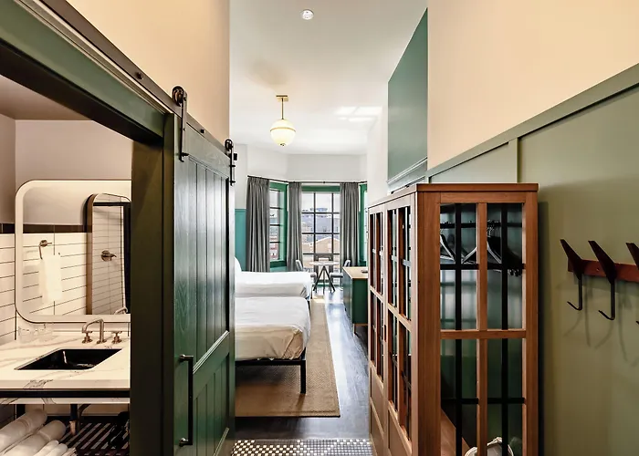 The Collection Wrigleyville Hotel